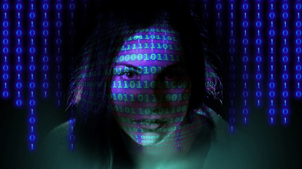 femme-code-binaire-numerique